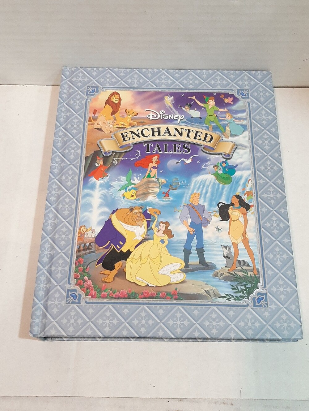 Disney “ENCHANTED TALES” HARDCOVER Book - 8 Classics, perfect Bedtime Story Book